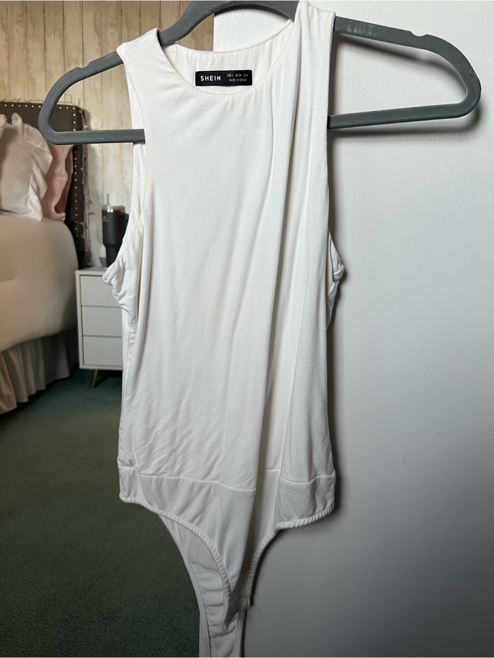 SHEIN White Sleeveless Scoop Neck Bodysuit